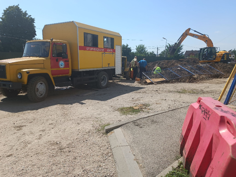 У Новобаварському районі завершують ремонт трубопроводу