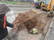 У Новобаварському районі оперативно ремонтуються водопровідні мережі