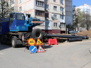 На вулиці Ахсарова продовжують реконструкцію водоводу