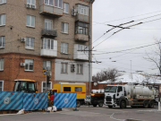 На вулиці Малиновського відновлюють аварійну ділянку колектора